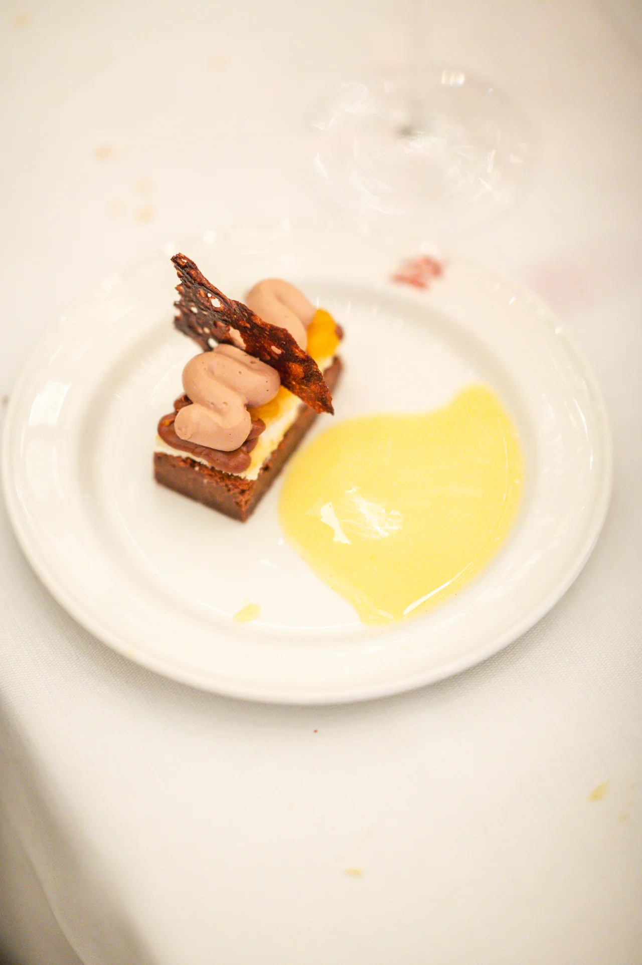 Un dessert impiattato allo Chalet Il Rosso
