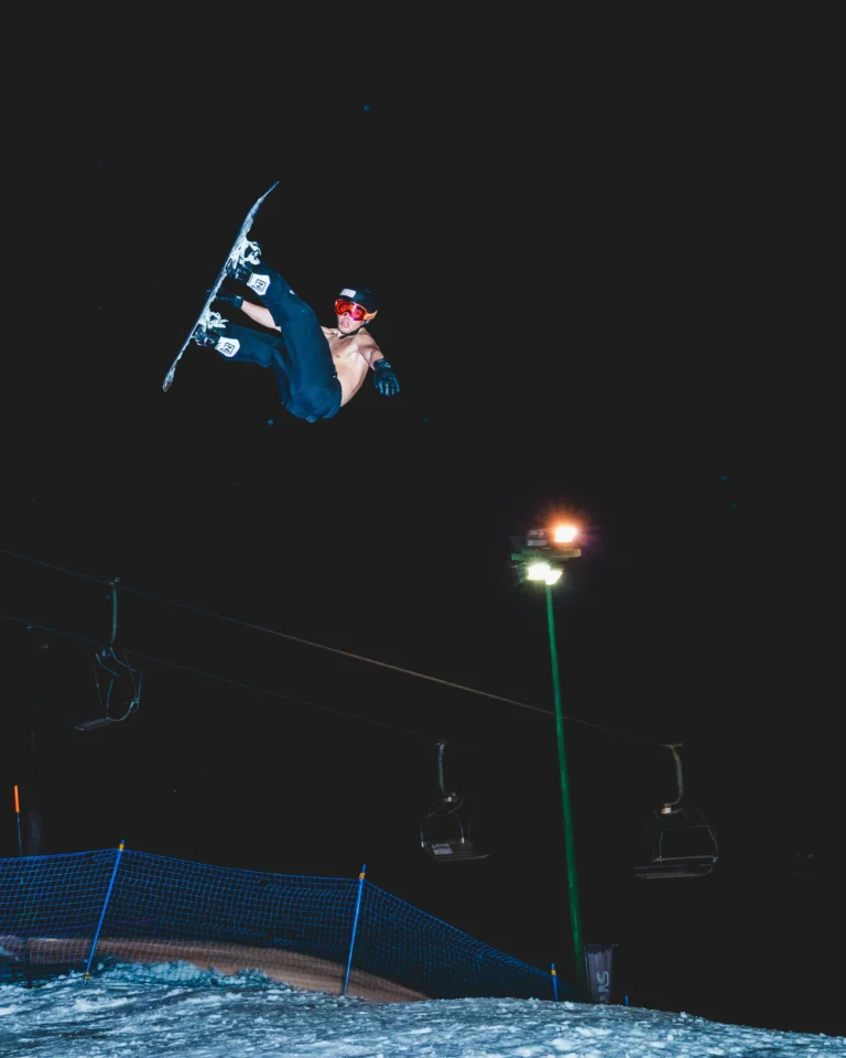 Rider durante Railway to Heaven allo Snowpark di Prato Nevoso.