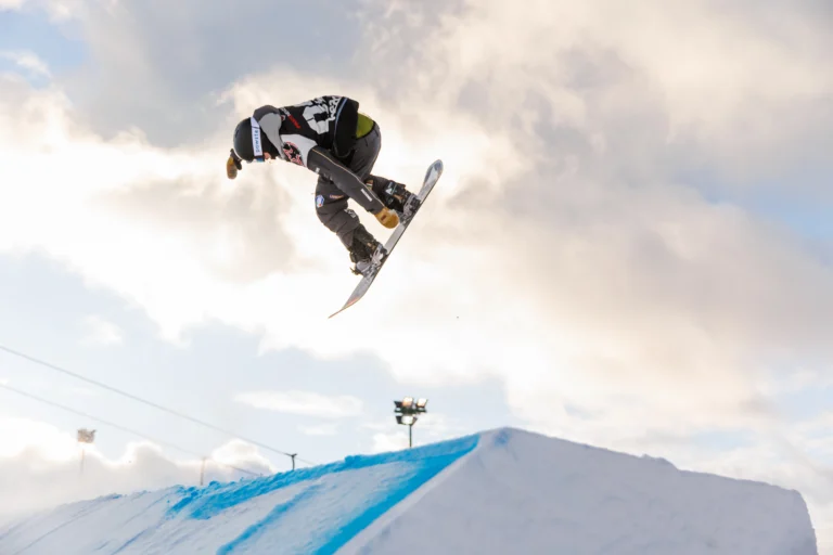 Rider nello Snowpark di Prato Nevoso.