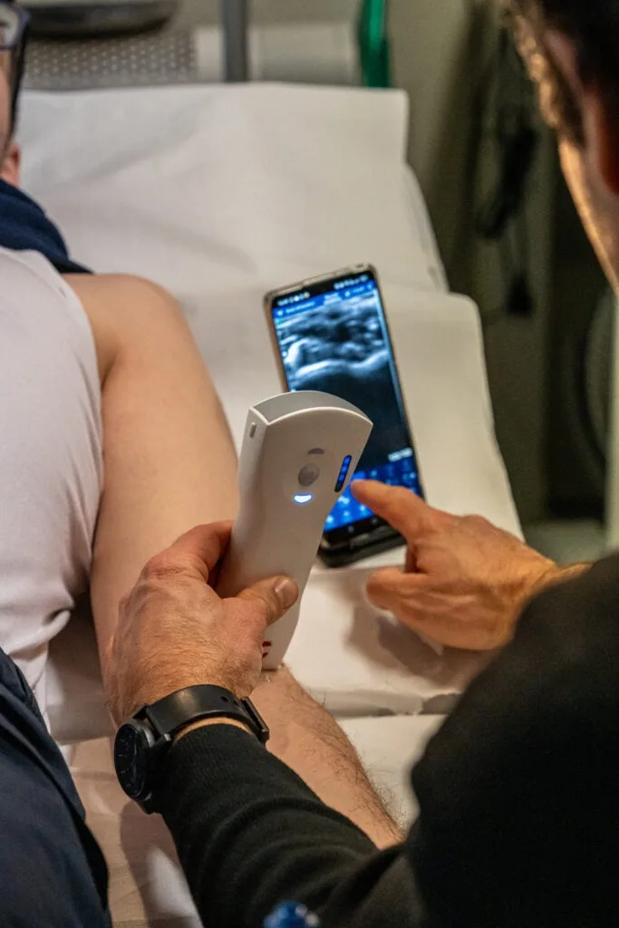 Un esame ecografico nello studio medico di Prato Nevoso.